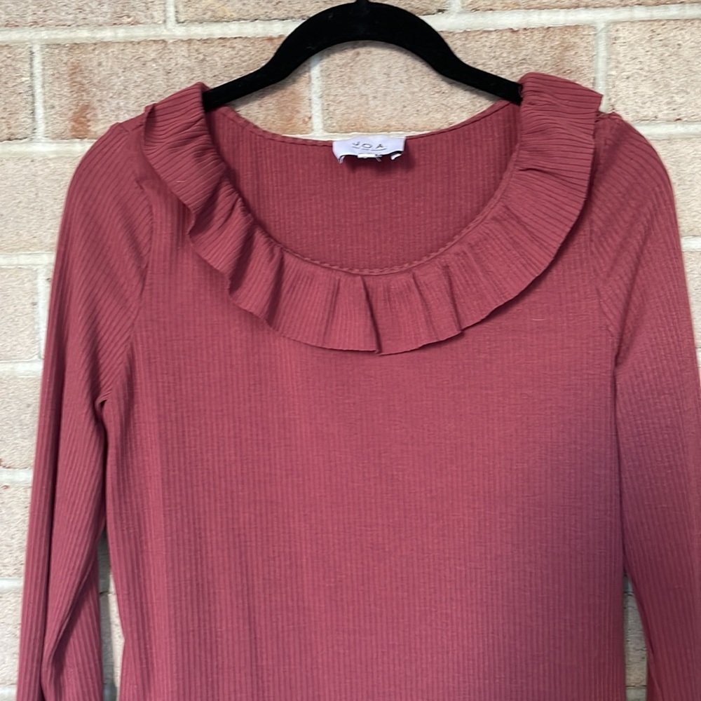 J.O.A. Mauve Ribbed Ruffle Neck Top - Picture 2 of 9